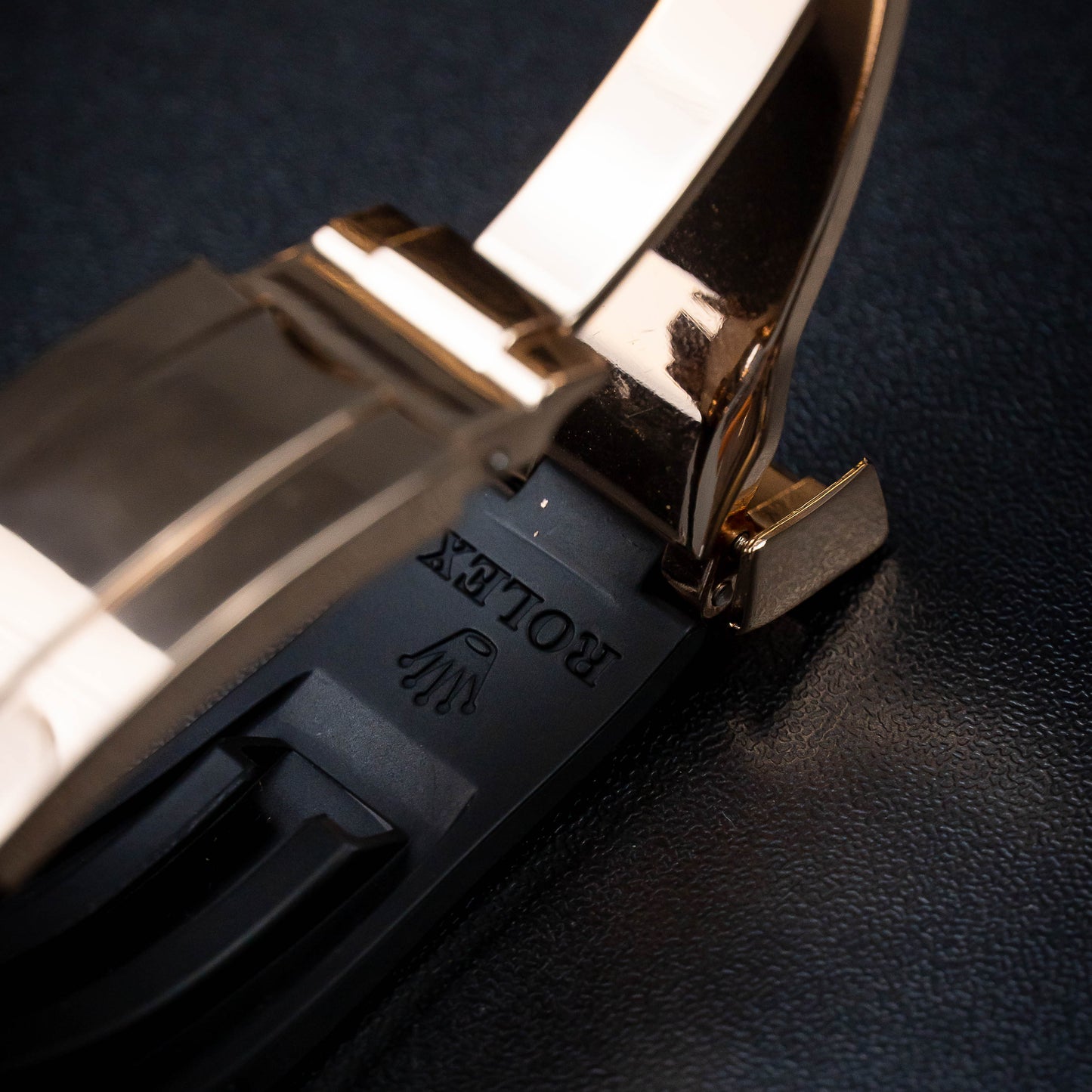 ROLEX (SUBMARINER) with rotating dial (Gold)