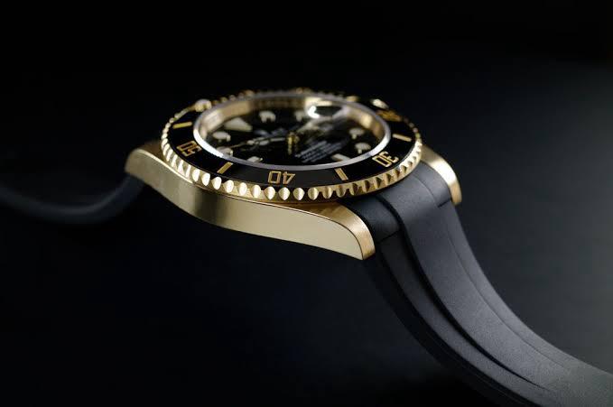 ROLEX (SUBMARINER) with rotating dial (Gold)
